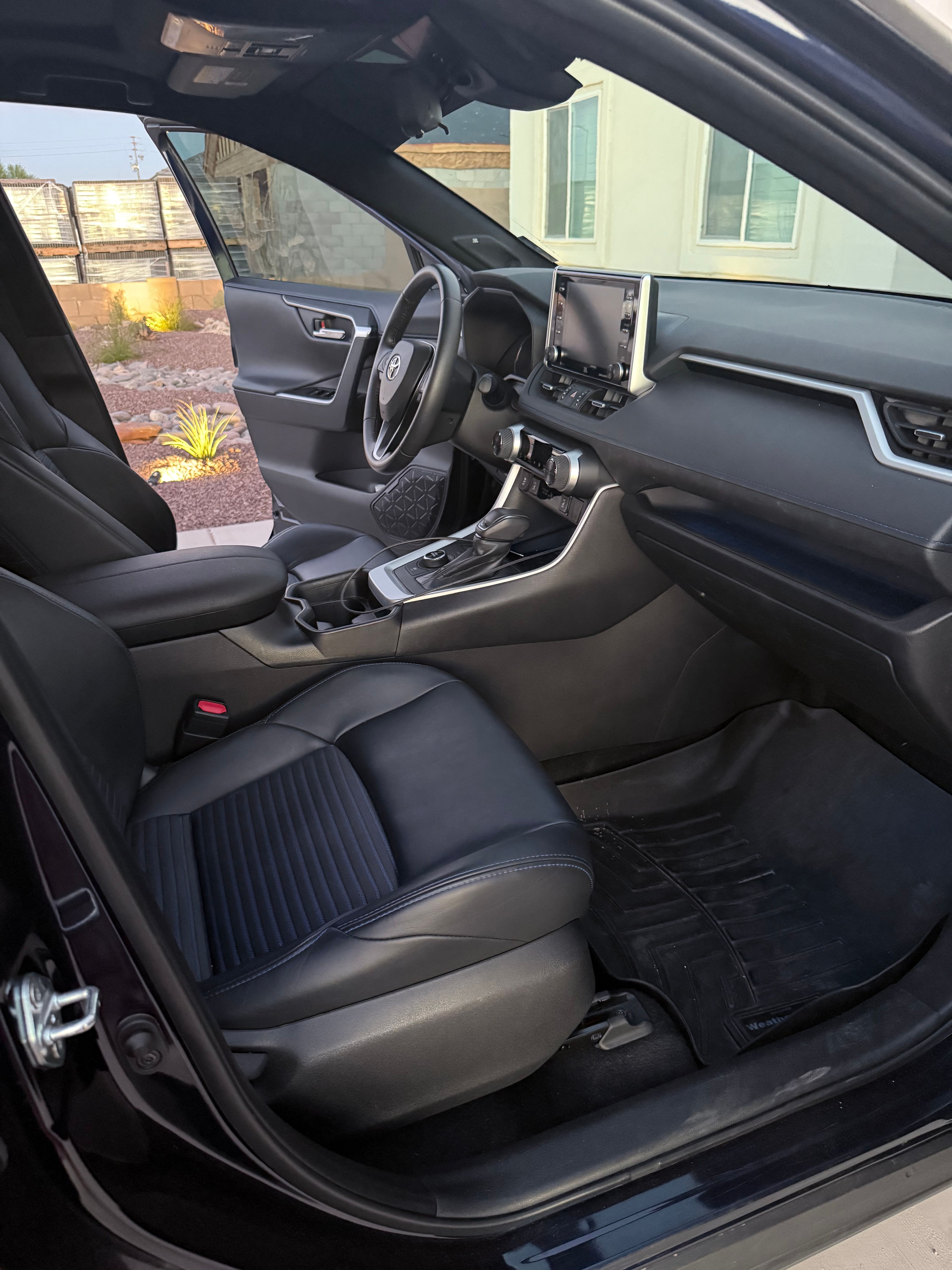 Used 2020 Toyota RAV4 XSE AWD/4WD image 4