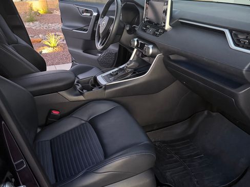 Used 2020 Toyota RAV4 XSE AWD/4WD image 4
