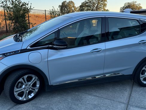 Used 2018 Chevrolet Bolt LT FWD image 8
