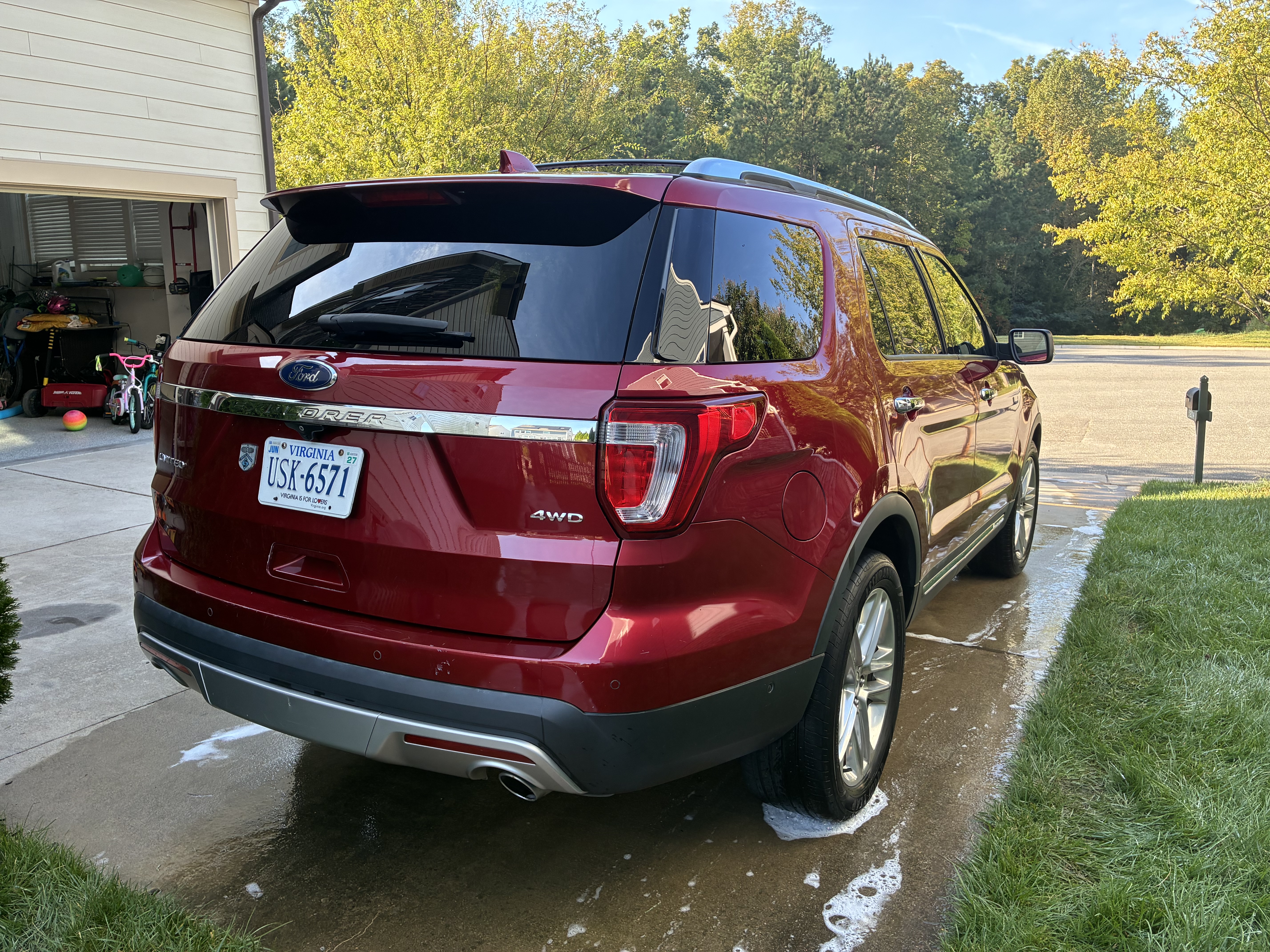 Used 2017 Ford Explorer Limited w/ Equipment Group 301A AWD/4WD image 8
