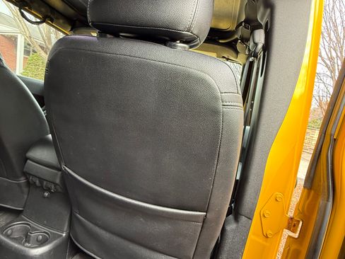 Used 2015 Jeep Wrangler Unlimited Rubicon w/ Connectivity Group image 20