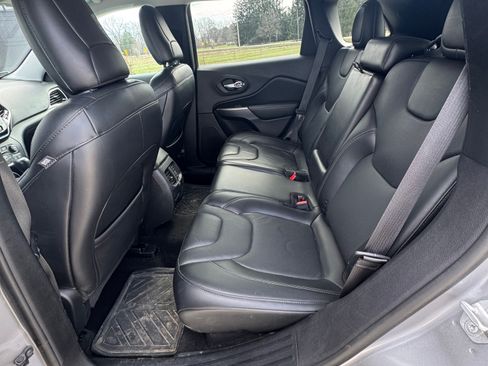 Used 2019 Jeep Cherokee Limited image 14