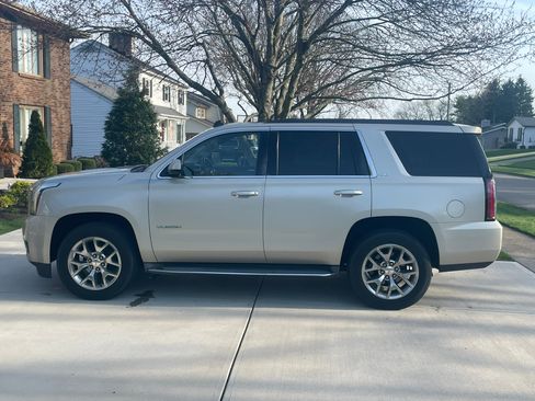 Used 2015 GMC Yukon SLT w/ HD Trailering Package image 2