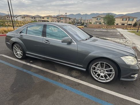 Used 2010 Mercedes-Benz S 550 w/ Sport Pkg image 6