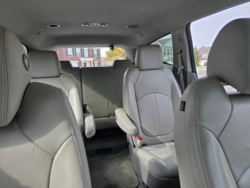 Used 2017 Chevrolet Traverse LT image 15