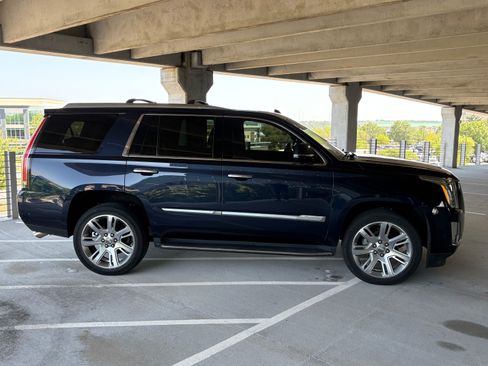 Used 2018 Cadillac Escalade Luxury AWD/4WD image 5
