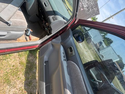 Used 2000 Toyota Sienna XLE w/ XLE Upgrade Pkg 2 FWD image 2