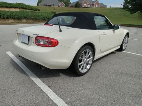 Used 2009 MAZDA MX-5 Miata Grand Touring image 2