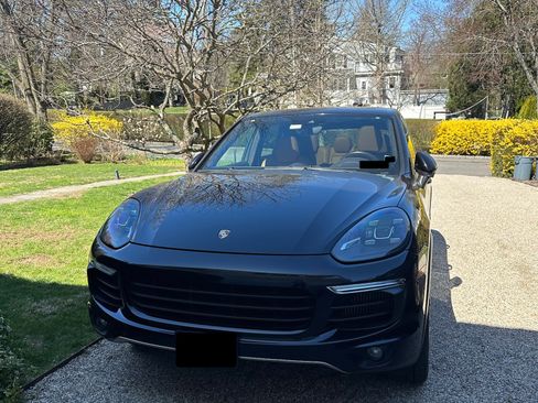 Used 2015 Porsche Cayenne S image 2