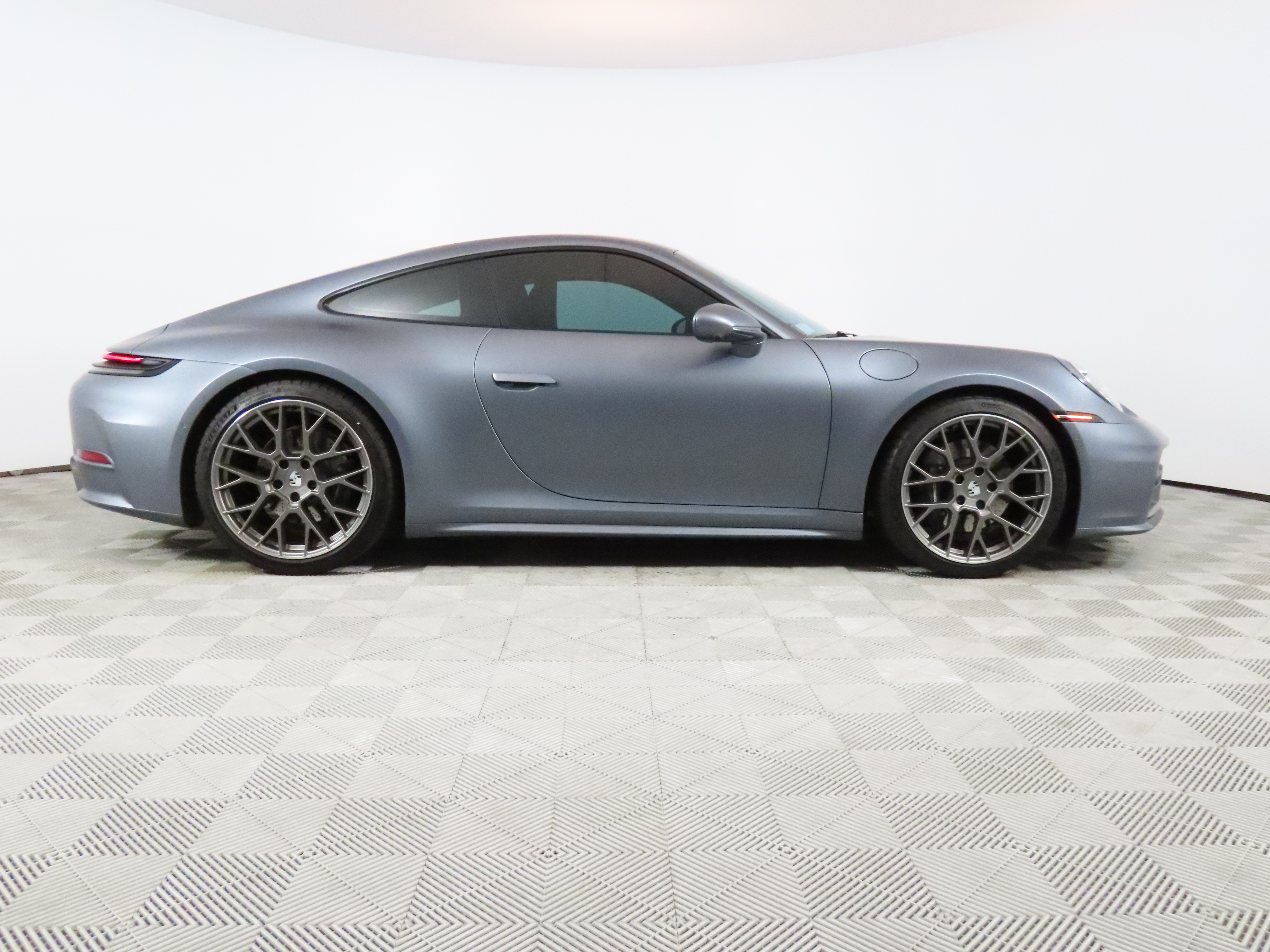 Used 2025 Porsche 911 Carrera RWD image 8
