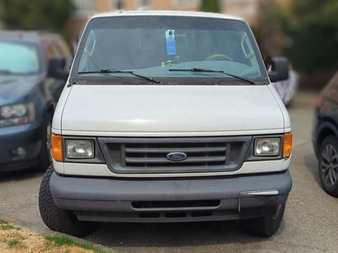 Used 2006 Ford E-250 and Econoline 250 Van 3D image 2