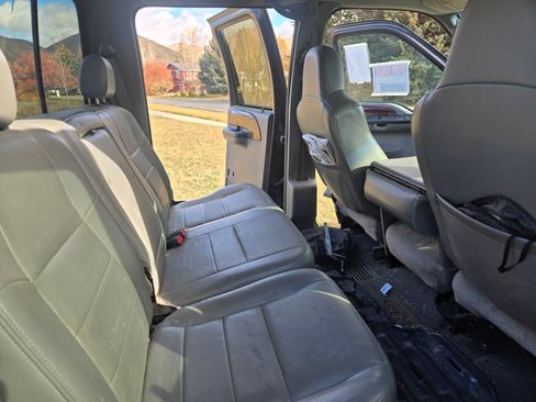 Used 2005 Ford F250 Lariat image 8