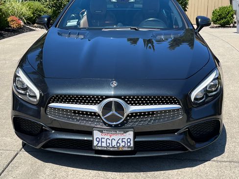 Used 2017 Mercedes-Benz SL 450 image 2