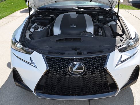 Used 2018 Lexus IS 300 F Sport w/ F Sport Package image 12