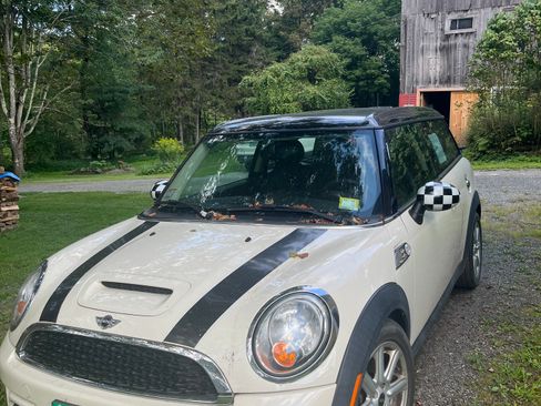 Used 2014 MINI Cooper Clubman S FWD image 2
