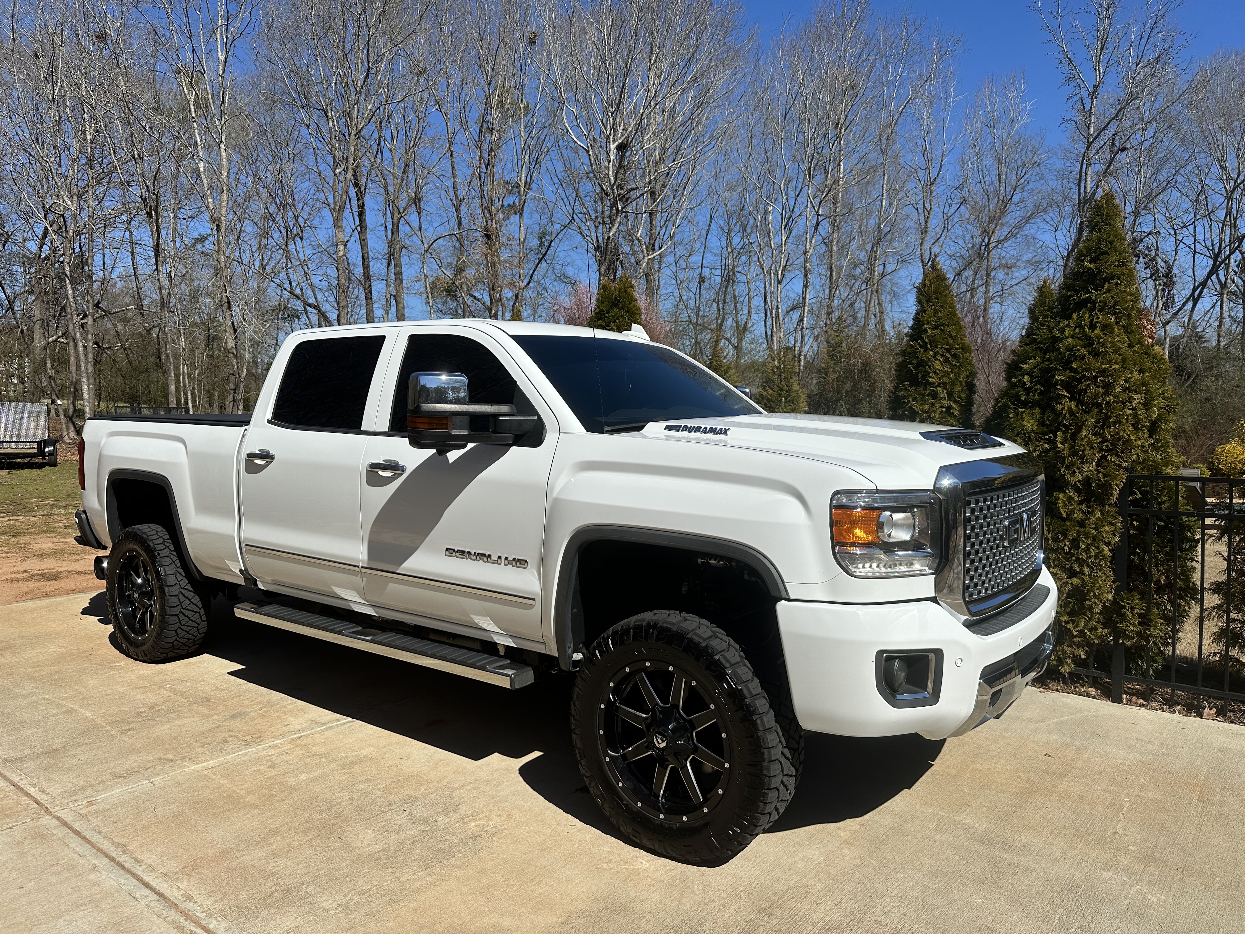 Used 2017 GMC Sierra 2500 Denali w/ Duramax Plus Package AWD/4WD image 5