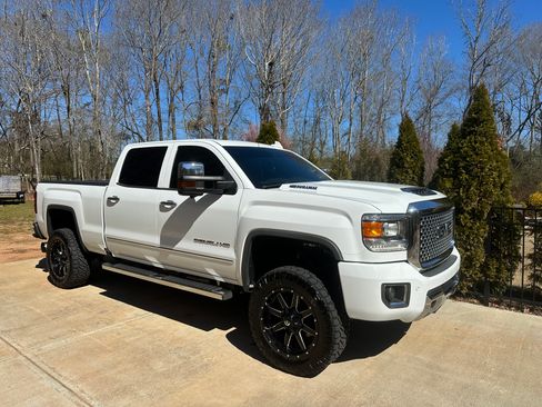 Used 2017 GMC Sierra 2500 Denali w/ Duramax Plus Package AWD/4WD image 5