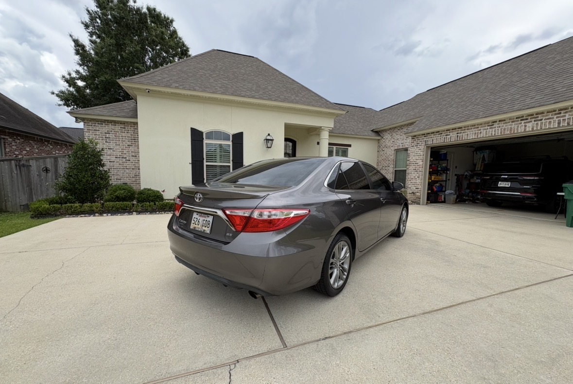 Used 2015 Toyota Camry SE w/ Moonroof Package FWD image 6