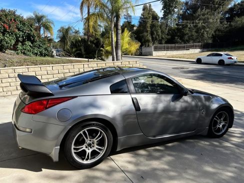 Used 2004 Nissan 350Z Enthusiast w/ Cargo Convenience Pkg image 1