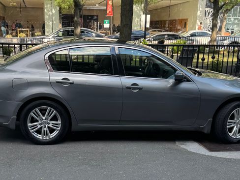 Used 2013 INFINITI G37 x Sedan w/ Premium Pkg AWD/4WD image 11