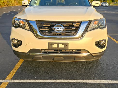 Used 2017 Nissan Pathfinder Platinum w/ Family Entertainment Package image 4