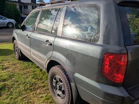 Used 2005 Honda Pilot LX image 2