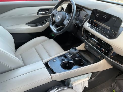 Used 2023 Nissan Rogue SL w/ SL Premium Package image 11