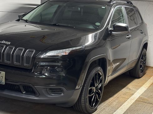 Used 2017 Jeep Cherokee Sport FWD image 1