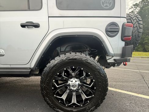 Used 2018 Jeep Wrangler Unlimited Sahara AWD/4WD image 18