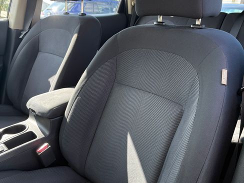 Used 2015 Nissan Rogue S FWD image 14