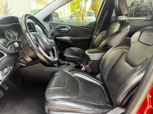 Used 2019 Jeep Cherokee Limited FWD image 4
