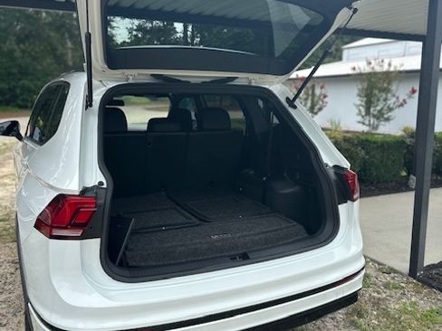 Used 2020 Volkswagen Tiguan SE R-Line FWD image 11