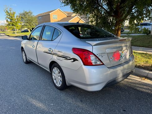 Used 2015 Nissan Versa SV image 2
