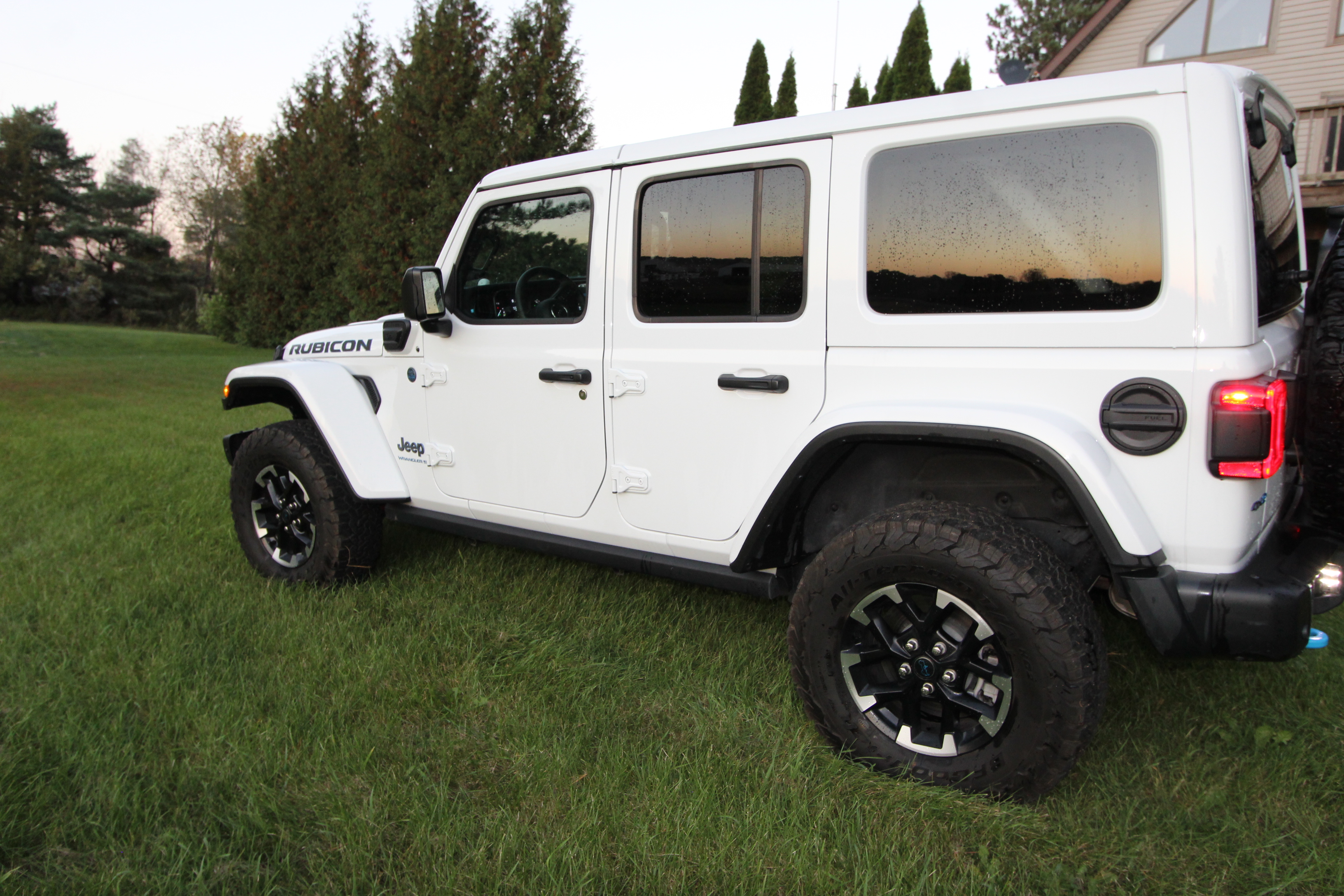 Used 2025 Jeep Wrangler Unlimited Rubicon 4xe AWD/4WD image 9
