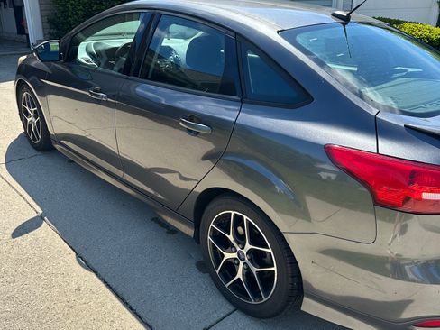 Used 2015 Ford Focus SE w/ SE Sport Package FWD image 13