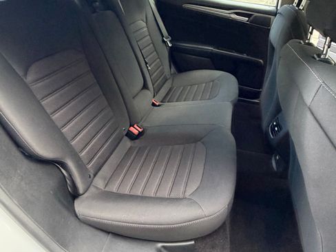 Used 2020 Ford Fusion SE image 14