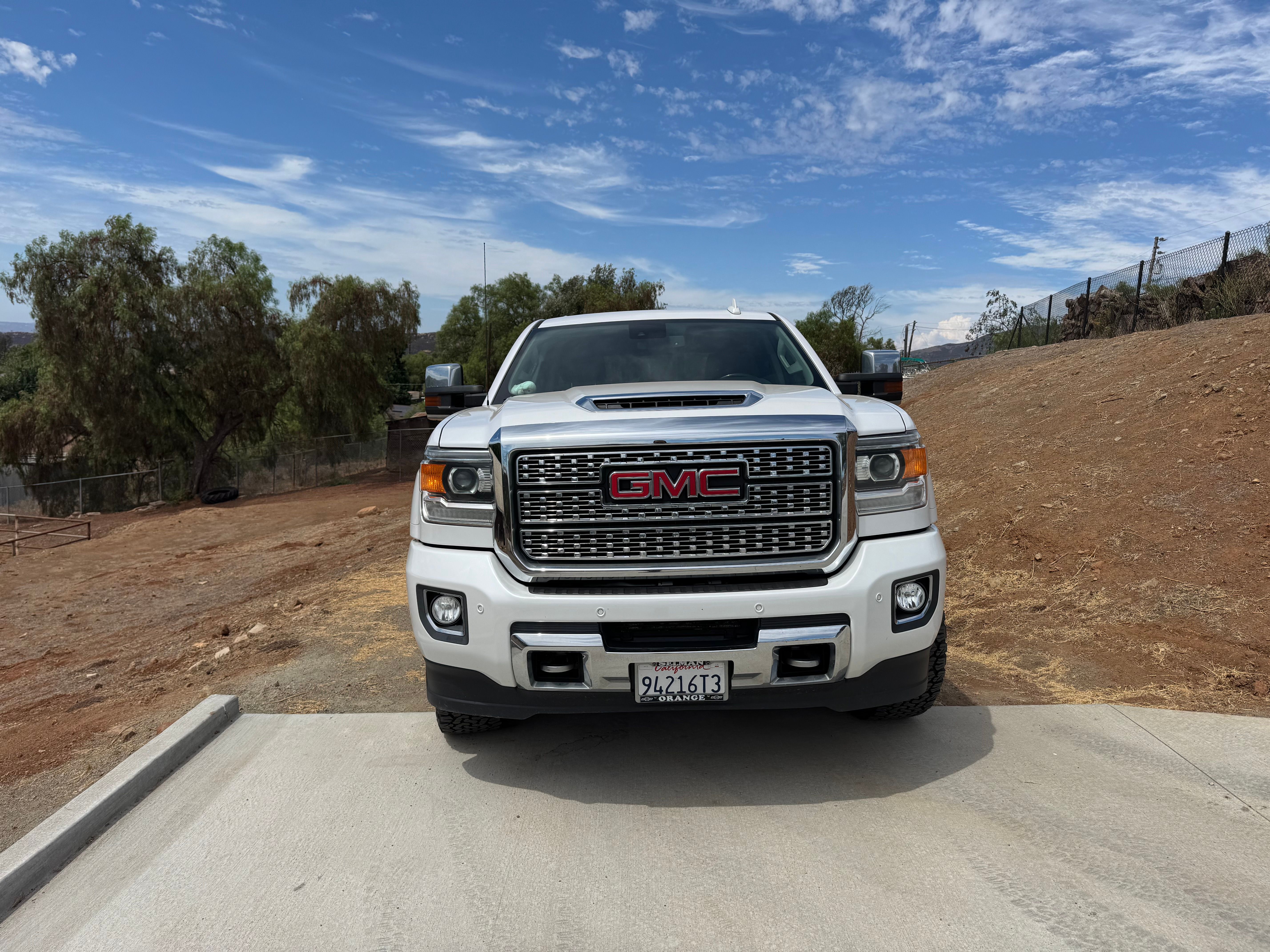Used 2019 GMC Sierra 2500 Denali w/ Duramax Plus Package AWD/4WD image 9