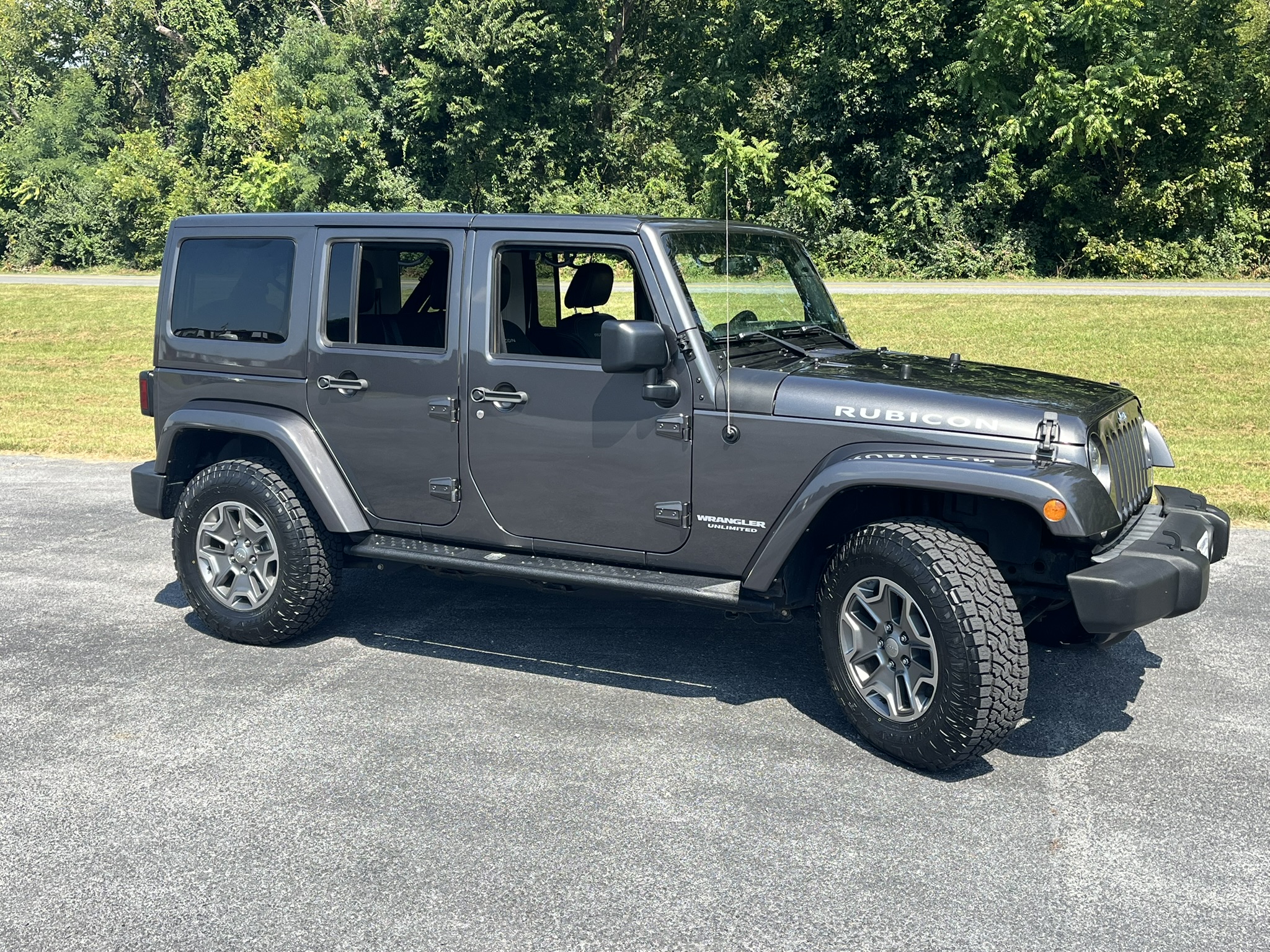 Used 2016 Jeep Wrangler Unlimited Rubicon w/ Connectivity Group AWD/4WD image 4