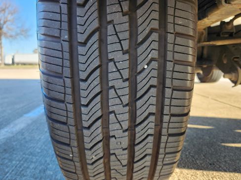 Used 2015 Nissan Frontier SV image 17