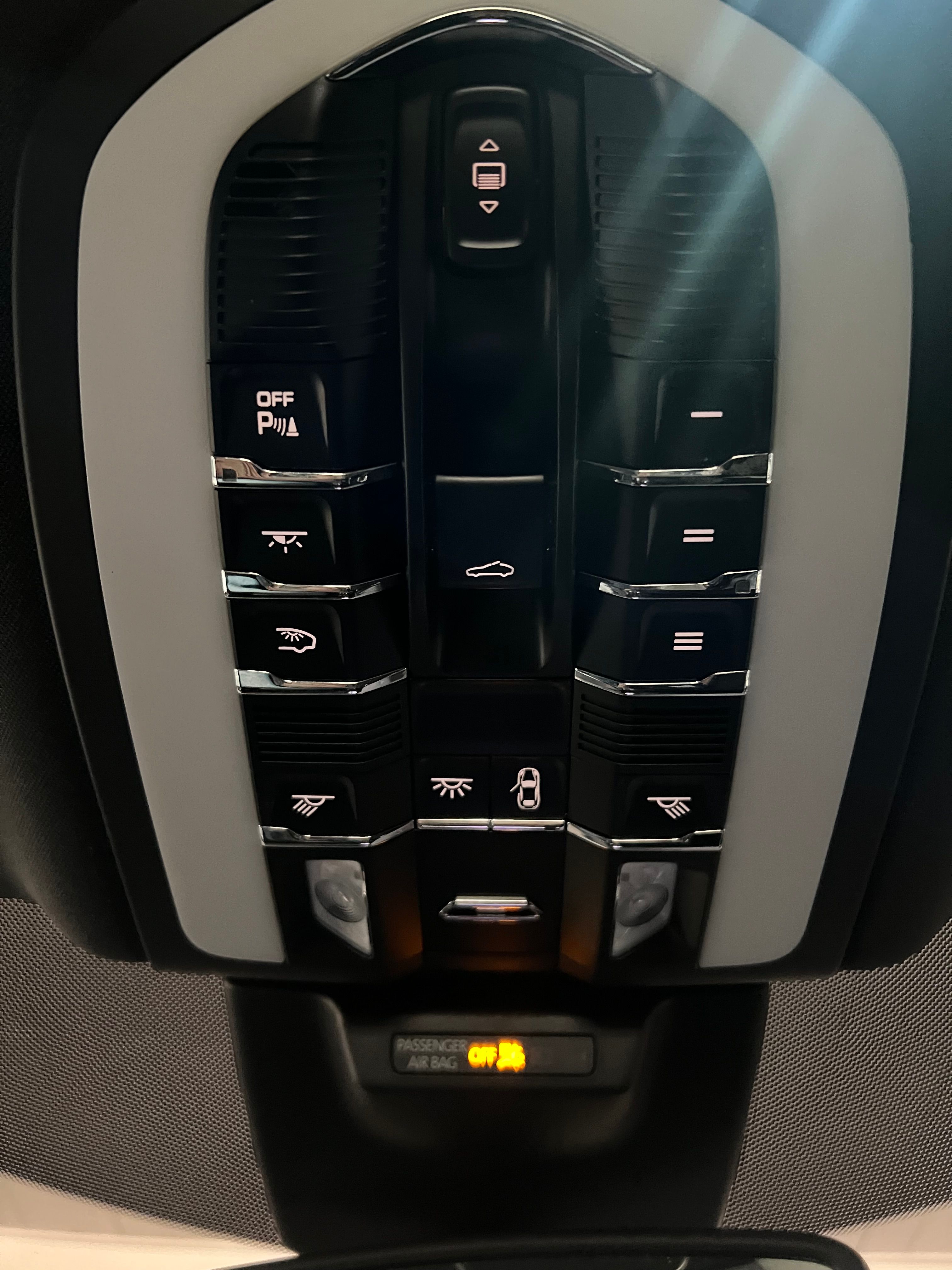 Used 2018 Porsche Macan Sport Edition AWD/4WD image 12