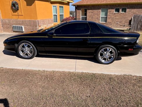 Used 1996 Chevrolet Camaro LT image 9
