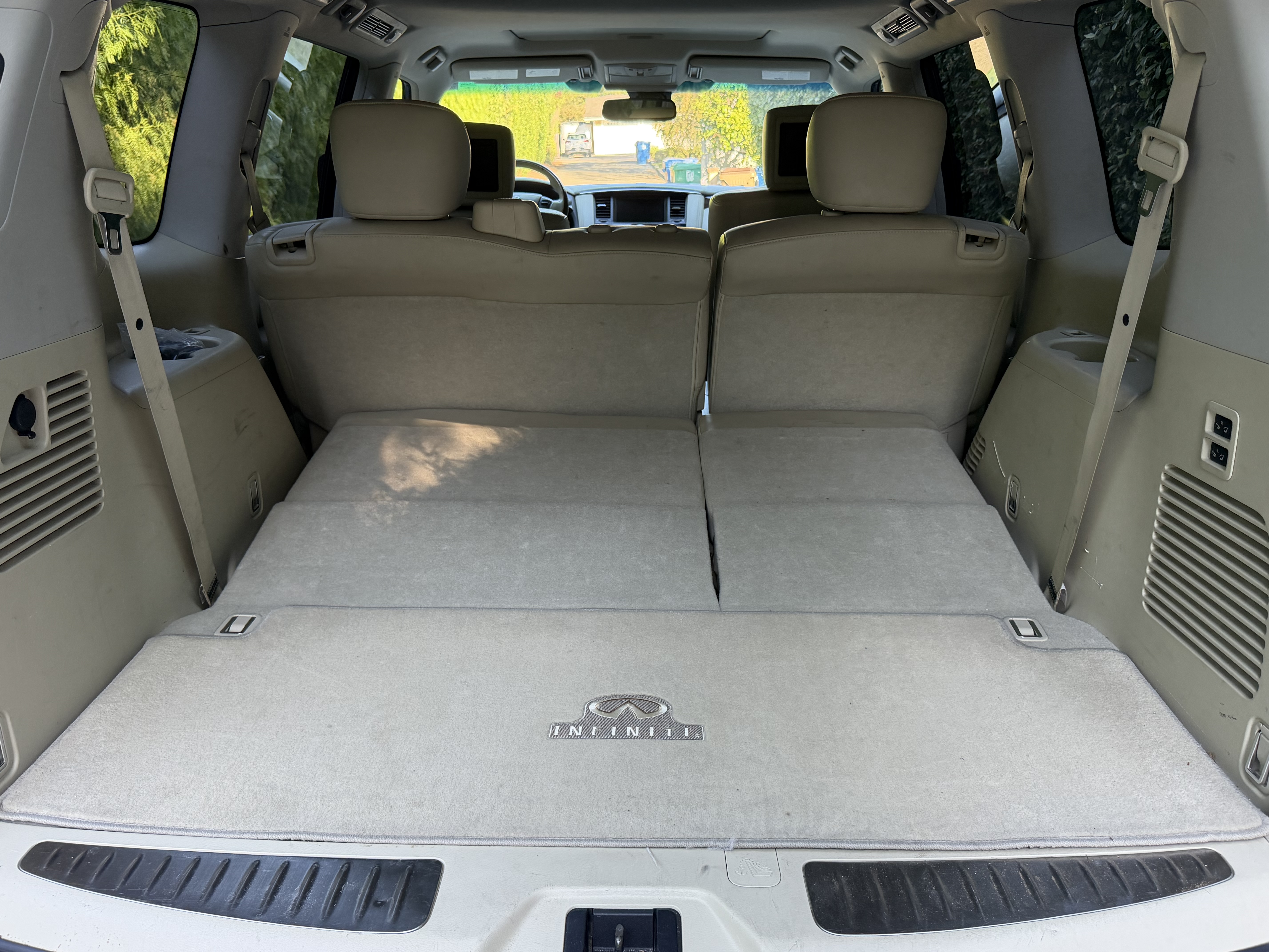 Used 2012 INFINITI QX56 4WD w/ Deluxe Touring Pkg image 14
