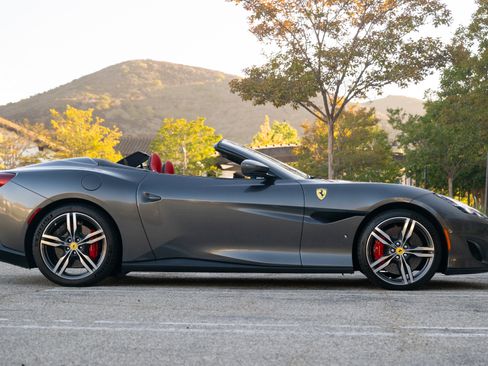 Used 2020 Ferrari Portofino Convertible 2D image 5
