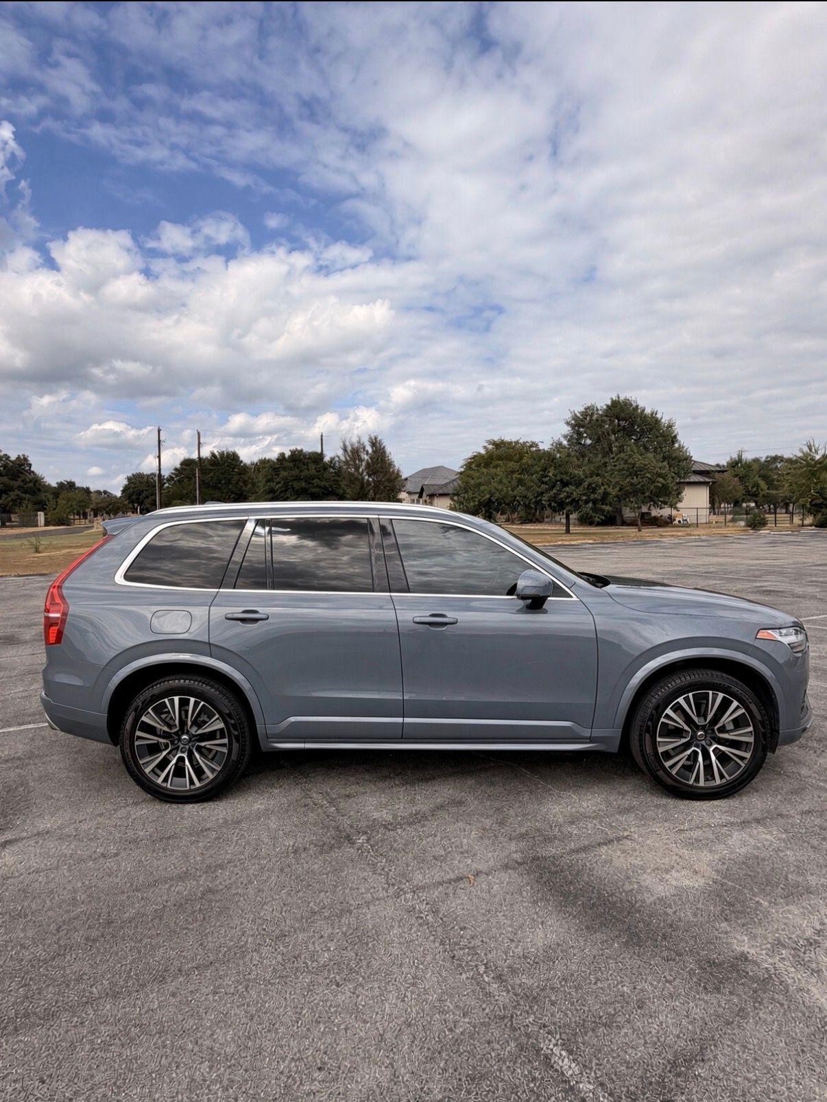 Used 2020 Volvo XC90 T5 Momentum w/ Protection Package Premier AWD/4WD image 4