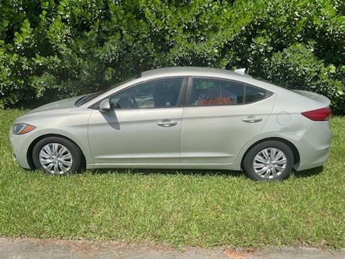Used 2017 Hyundai Elantra SE FWD image 5