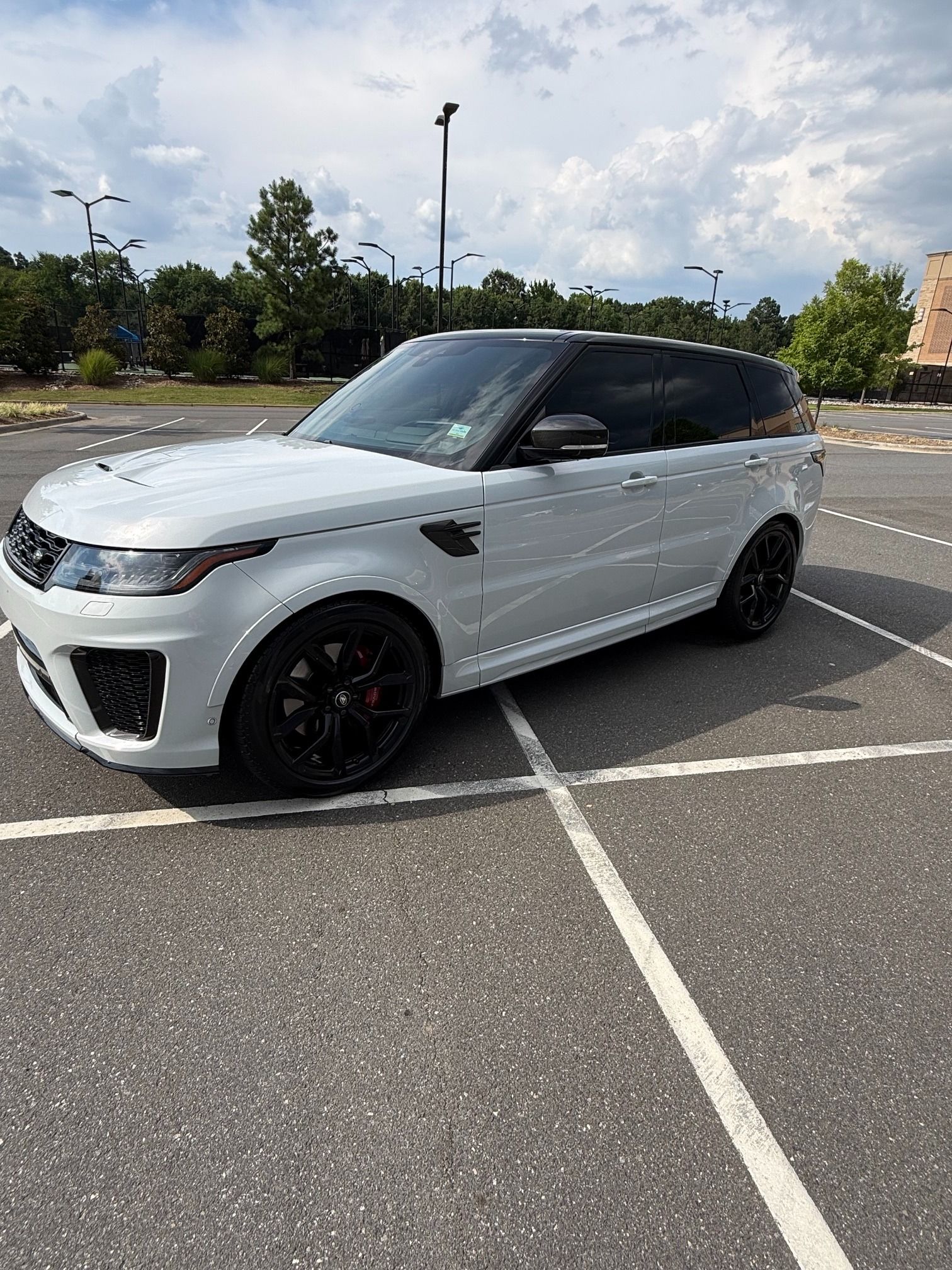 Used 2020 Land Rover Range Rover Sport SVR AWD/4WD image 2