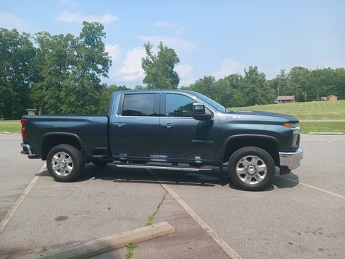Used 2020 Chevrolet Silverado 2500 LTZ w/ Z71 Off-Road Package image 8