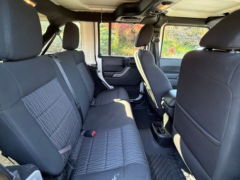 Used 2011 Jeep Wrangler Unlimited Sport w/ Dual Top Group image 19