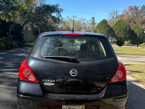 Used 2011 Nissan Versa 1.8 S image 4
