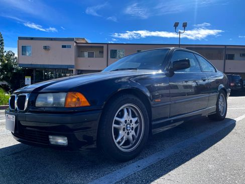 Used 1999 BMW 323is Coupe image 9